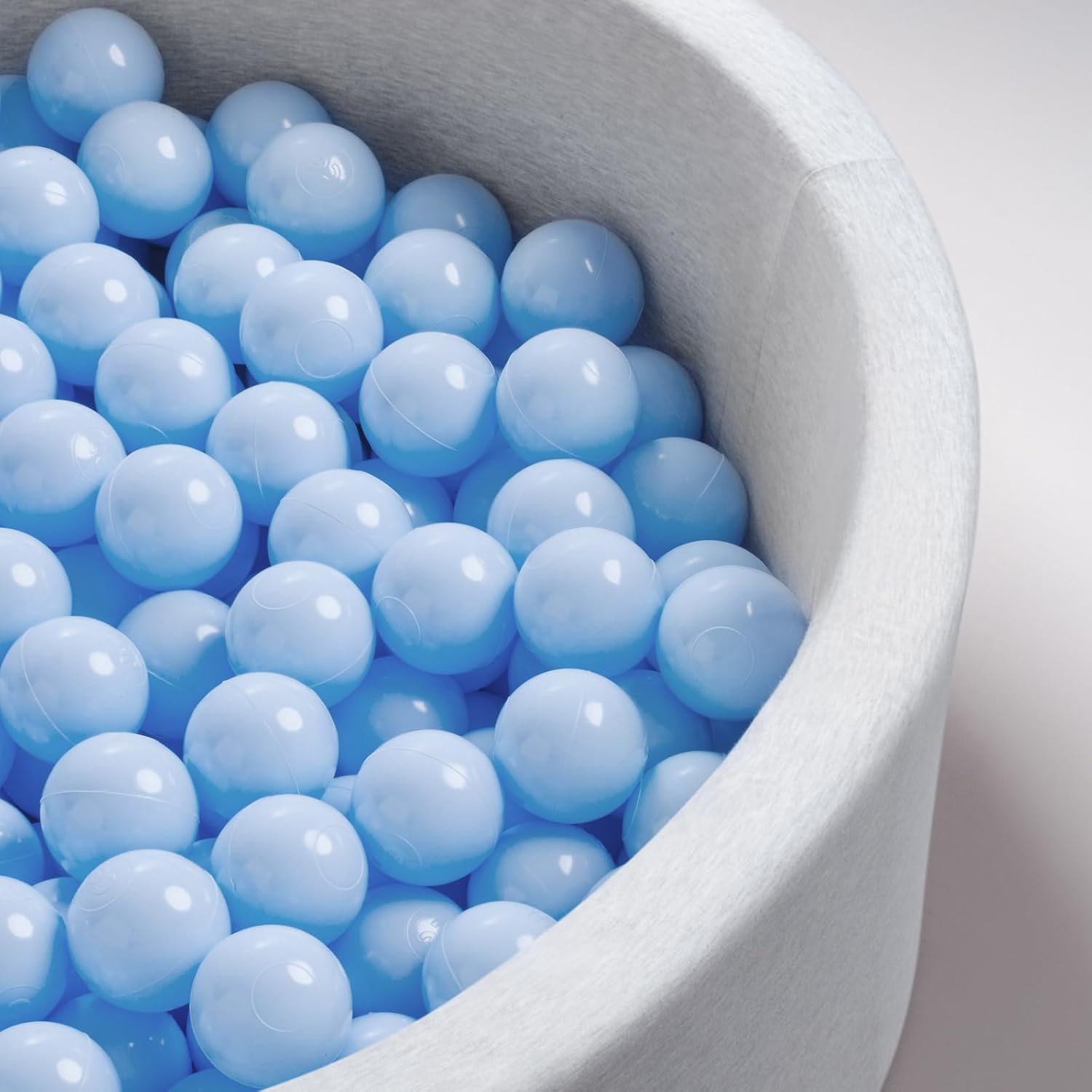 Balles pour Piscine à balles - Balles de Piscine à balles - Balles de 6 cm de diamètre - Balles en Plastique fabriquées en 100% polyéthylène Basse densité - Jouet pour bébé Bleu Clair 500 count